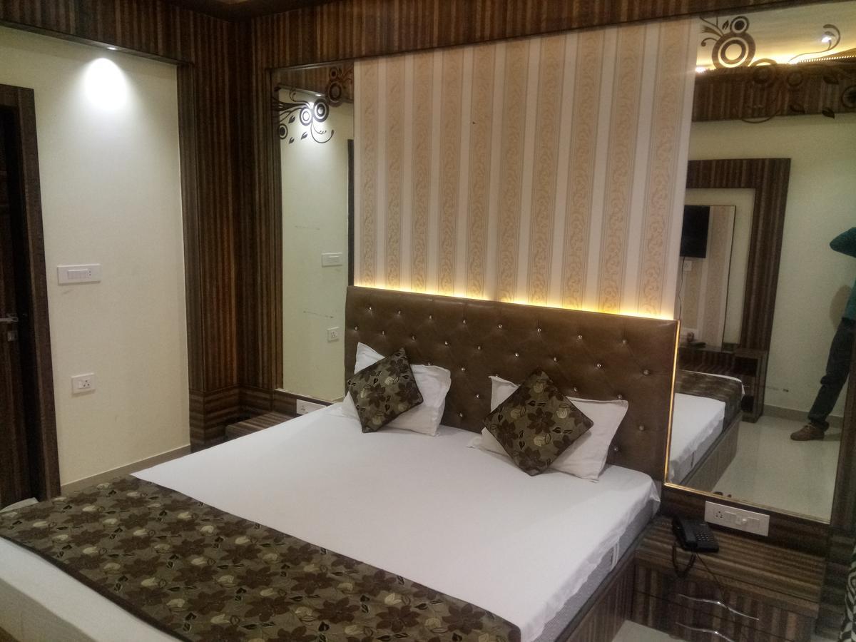 Anamsa Residency Hotell Vrindāvan Eksteriør bilde